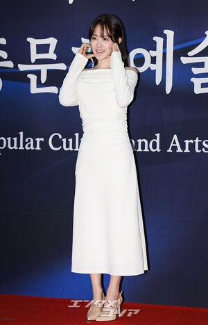 【フォト】首相表彰受けたパク・ボヨン、ラブリーな魅力