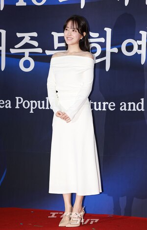 【フォト】首相表彰受けたパク・ボヨン、ラブリーな魅力