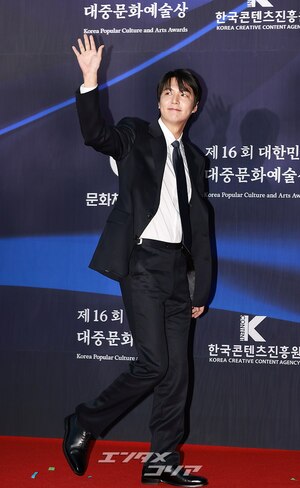 【フォト】韓流スターのイ・ミンホ、大統領表彰受ける