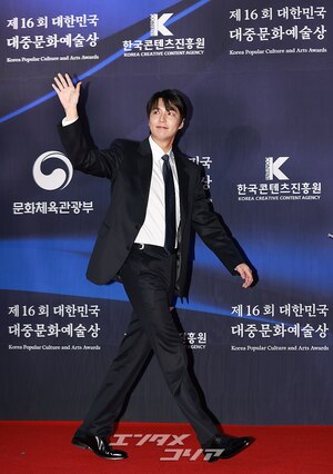 【フォト】韓流スターのイ・ミンホ、大統領表彰受ける