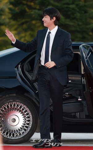 【フォト】韓流スターのイ・ミンホ、大統領表彰受ける