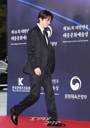 【フォト】韓流スターのイ・ミンホ、大統領表彰受ける