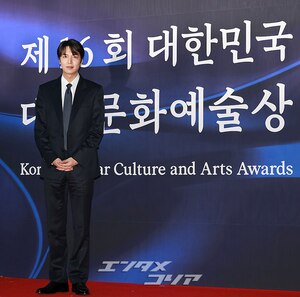 【フォト】韓流スターのイ・ミンホ、大統領表彰受ける