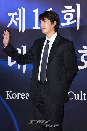 【フォト】韓流スターのイ・ミンホ、大統領表彰受ける