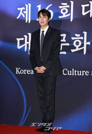 【フォト】韓流スターのイ・ミンホ、大統領表彰受ける