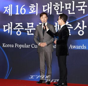 【フォト】「韓国を代表する俳優」イ・ビョンホン、宝冠文化勳章受章