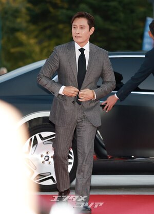 【フォト】「韓国を代表する俳優」イ・ビョンホン、宝冠文化勳章受章