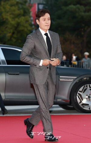 【フォト】「韓国を代表する俳優」イ・ビョンホン、宝冠文化勳章受章