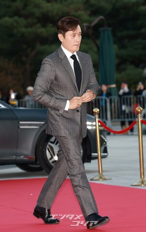 【フォト】「韓国を代表する俳優」イ・ビョンホン、宝冠文化勳章受章