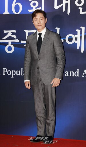 【フォト】「韓国を代表する俳優」イ・ビョンホン、宝冠文化勳章受章