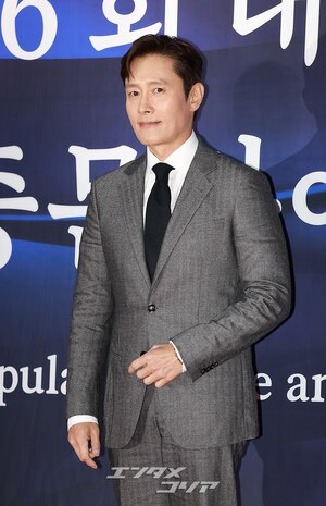 【フォト】「韓国を代表する俳優」イ・ビョンホン、宝冠文化勳章受章