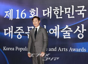 【フォト】「韓国を代表する俳優」イ・ビョンホン、宝冠文化勳章受章