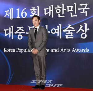 【フォト】「韓国を代表する俳優」イ・ビョンホン、宝冠文化勳章受章