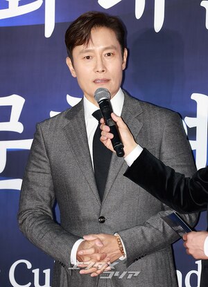 【フォト】「韓国を代表する俳優」イ・ビョンホン、宝冠文化勳章受章