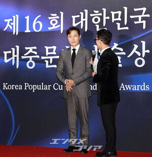 【フォト】「韓国を代表する俳優」イ・ビョンホン、宝冠文化勳章受章