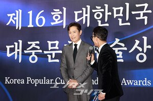 【フォト】「韓国を代表する俳優」イ・ビョンホン、宝冠文化勳章受章