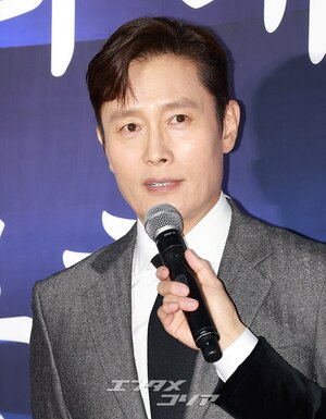 【フォト】「韓国を代表する俳優」イ・ビョンホン、宝冠文化勳章受章