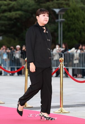 【フォト】「変身の鬼才」イ・スジ、文化体育観光部長官表彰受ける