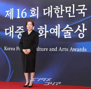 【フォト】銀冠文化勲章受勲した俳優キム・ヘスク