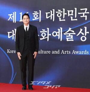 【フォト】首相表彰受けたパク・ヘジュン