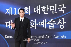 【フォト】首相表彰受けたパク・ヘジュン