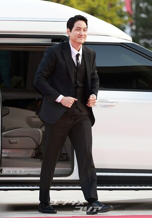 【フォト】首相表彰受けたパク・ヘジュン