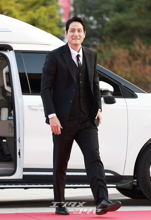 【フォト】首相表彰受けたパク・ヘジュン