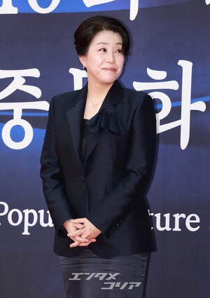 【フォト】「国民の母」キム・ミギョン、大統領表彰受ける