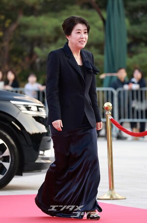 【フォト】「国民の母」キム・ミギョン、大統領表彰受ける