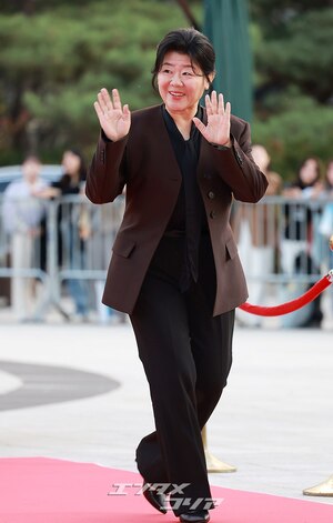 【フォト】イ・ジョンウン、大統領表彰受ける