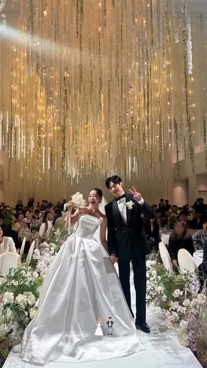 【フォト】「交際10年」ユン・ソヌ＆キム・ガウン、結婚指輪をアピール