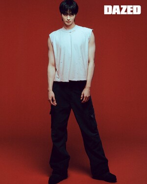 【フォト】ビョン・ウソク、腹筋チラ見せ…寂しげな眼差しで男らしさアピール