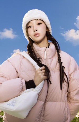 【フォト】aespaジゼルが描く冬の童話…「Wacky Willy」新キャンペーングラビア公開