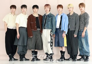 【フォト】インタビューに臨むNEXZ、さわやか＆ユニークな魅力