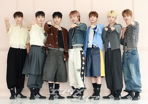 【フォト】インタビューに臨むNEXZ、さわやか＆ユニークな魅力