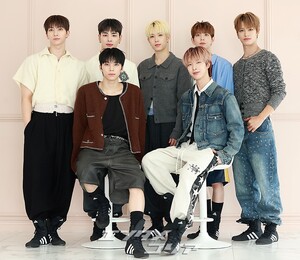 【フォト】インタビューに臨むNEXZ、さわやか＆ユニークな魅力