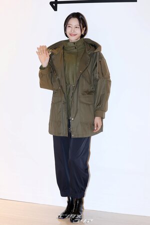 【フォト】イ・ヒョニ　鼻の骨折を乗り越え公の場に…明るい笑顔