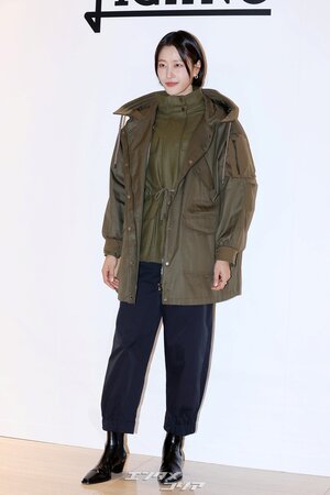 【フォト】イ・ヒョニ　鼻の骨折を乗り越え公の場に…明るい笑顔