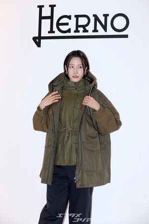 【フォト】イ・ヒョニ　鼻の骨折を乗り越え公の場に…明るい笑顔