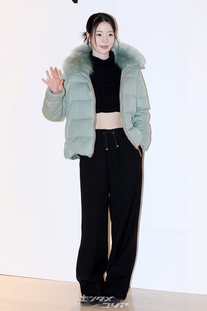 【フォト】イム・ジヨン　ダウンジャケットの中はほっそりウエスト＆美肌