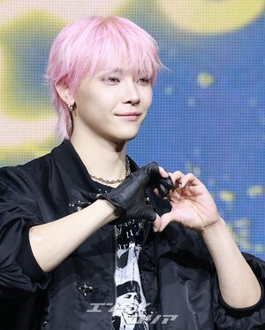 【フォト】&TEAMニコラス　魅惑のピンクヘア