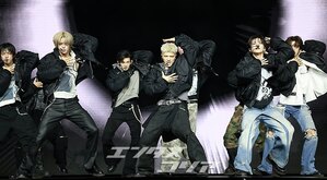 【フォト】「多国籍ボーイズグループ」&TEAM『Back to Life』鮮烈ステージ