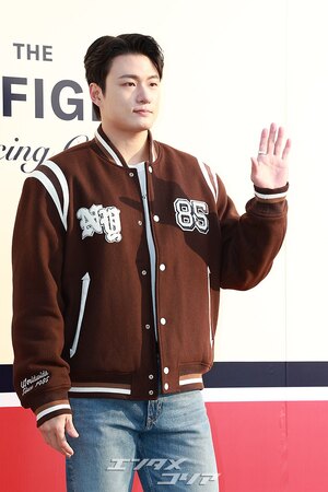 【フォト】シン・スンホ、手を振りシックにあいさつ