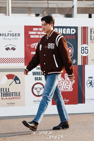 【フォト】シン・スンホ、手を振りシックにあいさつ