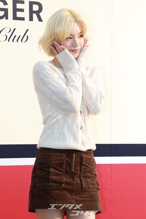 【フォト】ITZYイェジ、金髪に変身…魅力的なほほ笑み