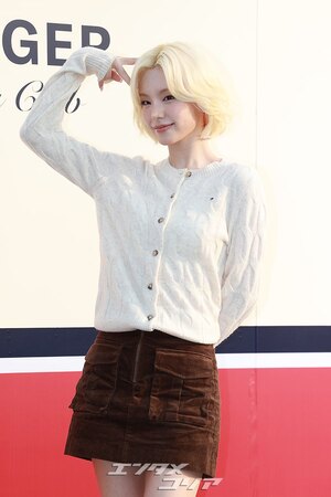 【フォト】ITZYイェジ、金髪に変身…魅力的なほほ笑み