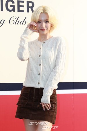 【フォト】ITZYイェジ、金髪に変身…魅力的なほほ笑み