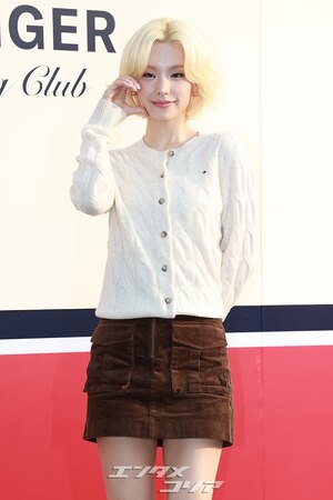 【フォト】ITZYイェジ、金髪に変身…魅力的なほほ笑み