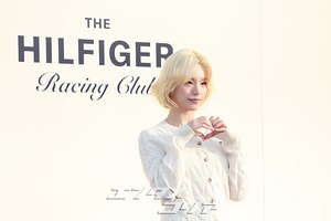 【フォト】ITZYイェジ、金髪に変身…魅力的なほほ笑み