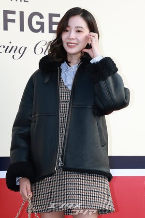 【フォト】結婚後さらに美しくなったアイリーン、チェック柄ワンピが上品